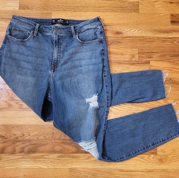 Hollister Curvy Ultra High Rise Super Skinny Distressed Cotton Stretch Jeans(33) - Picture 1 of 7